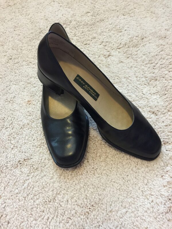 Easy Spirit Black Pumps