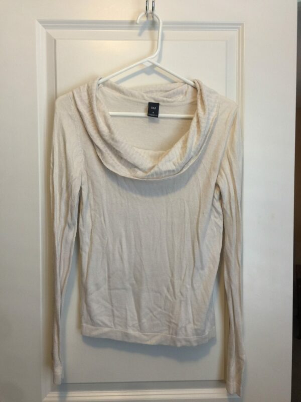 Get medium sweater Ivory