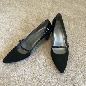 Tahari black heel size 9 1/2