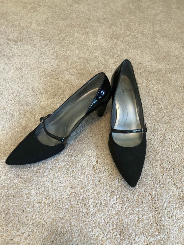 Tahari black heel size 9 1/2