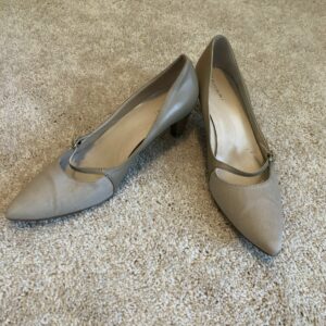 Tahari brown heels size 9 1/2