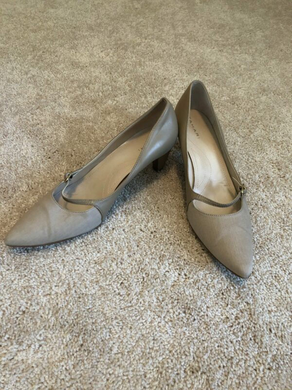 Tahari brown heels size 9 1/2