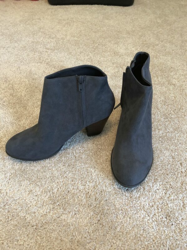 Old Navy gray boots size 9